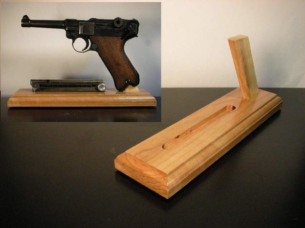 Cherry Pistol Gun Stand Display for Beretta M1935  7.65 